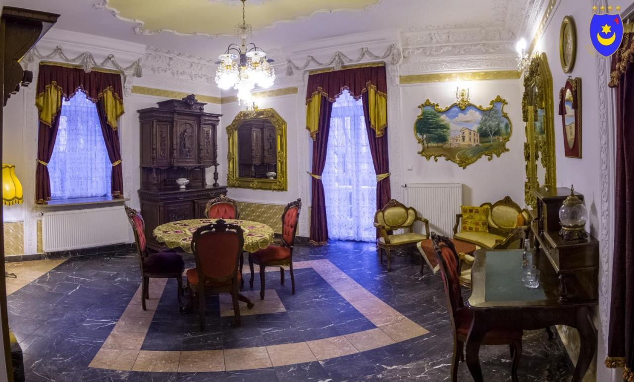 Palac Tarnowskich Ostrowiec Świętokrzyski Zewnętrze zdjęcie