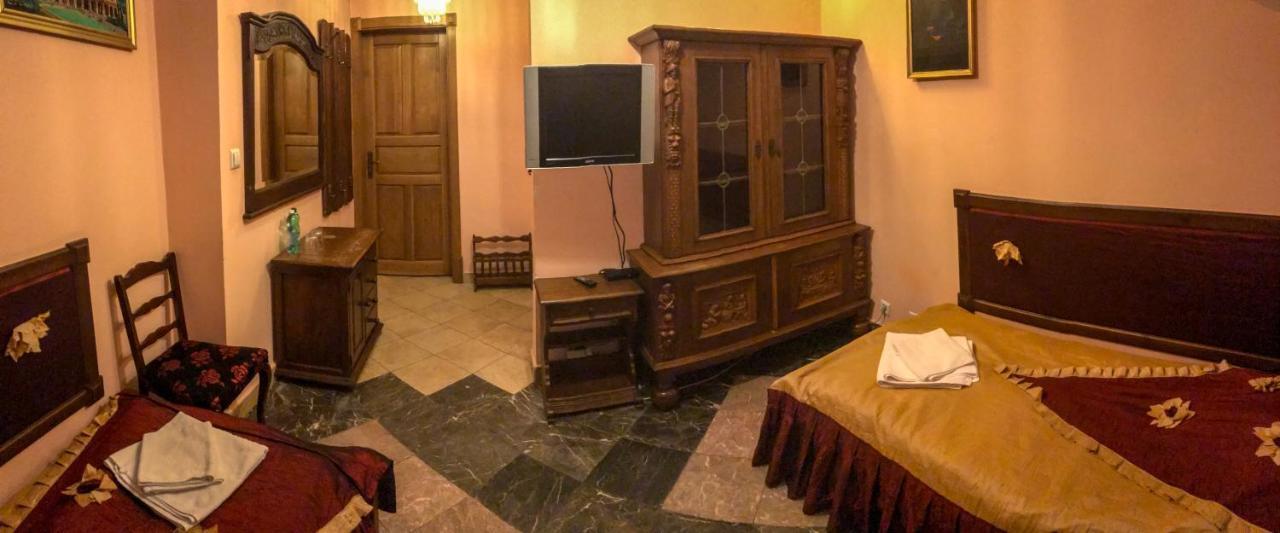 Palac Tarnowskich Ostrowiec Świętokrzyski Zewnętrze zdjęcie