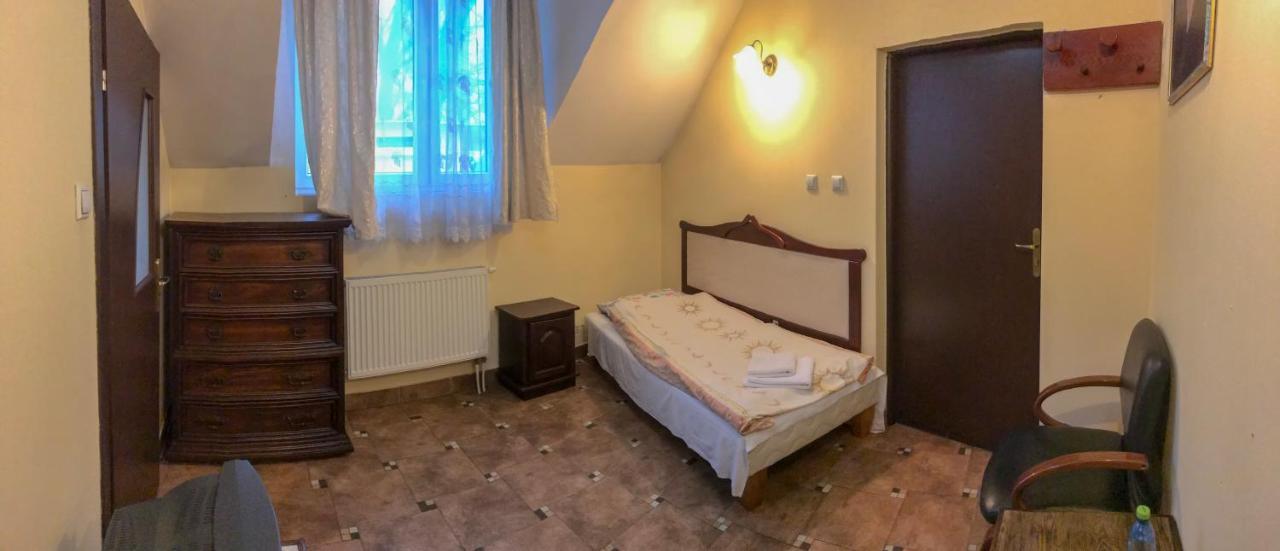 Palac Tarnowskich Ostrowiec Świętokrzyski Zewnętrze zdjęcie